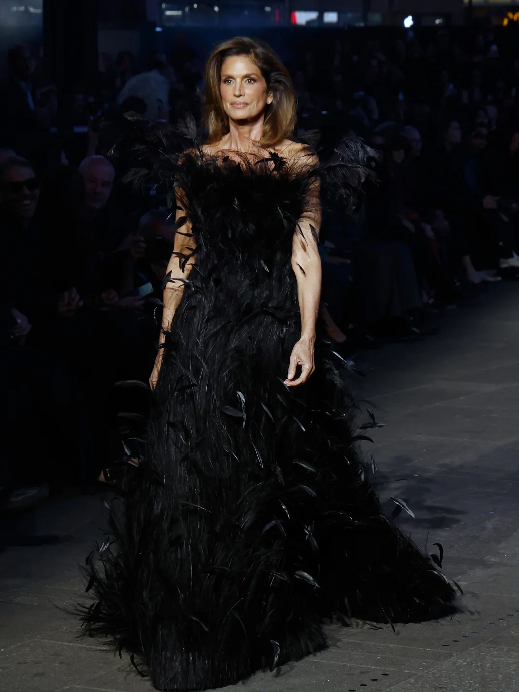 Gucci, GucciCore, гуччи круизная коллекция, Алекс Консани, Анок Яй, Габбриэтт, Эмили Ратаковски, Пэрис Хилтон, Синди Кроуфорд, Демна Гвасалия, Таймс-Сквер