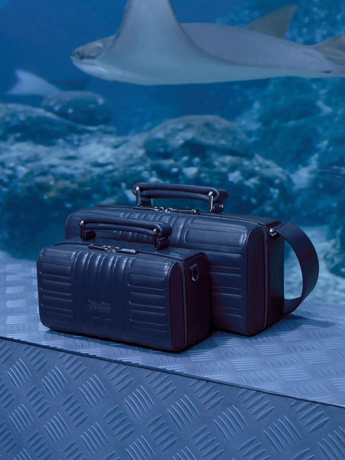RIMOWA, римова чемоданы, чемоданы купить, Ink Blue, темно-синий чемодан, Сидни Леммон