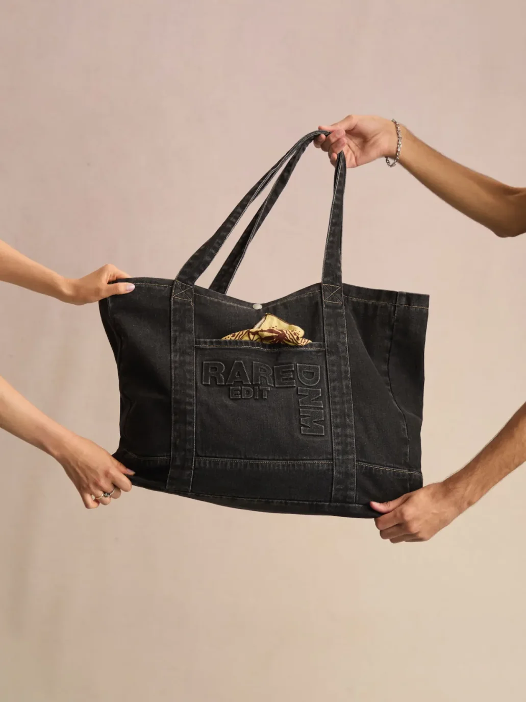 селена гомес деним новая коллекция джинсы rare pacsun благотворительность