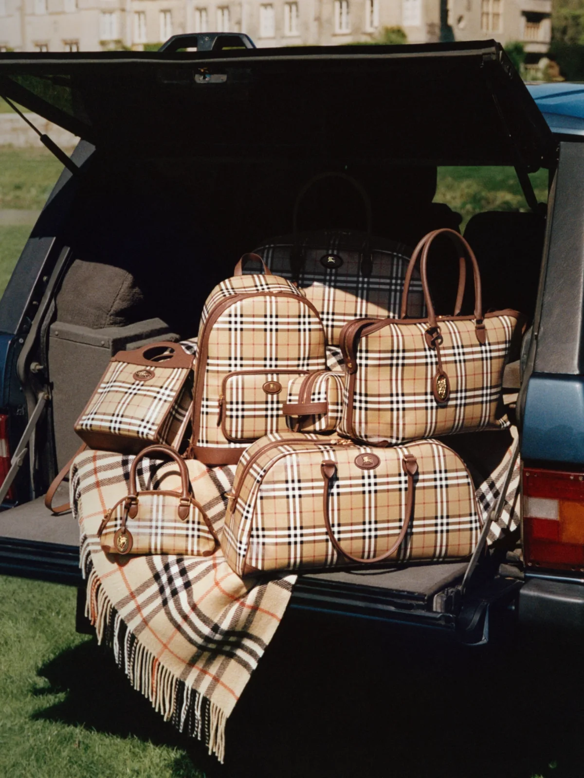 Burberry, барберри, Крис Мартин, Гвинет Пэлтроу, Мозес Мартин, Эди Кэмпбелл, Нора Аттал, Санг Ву Ким