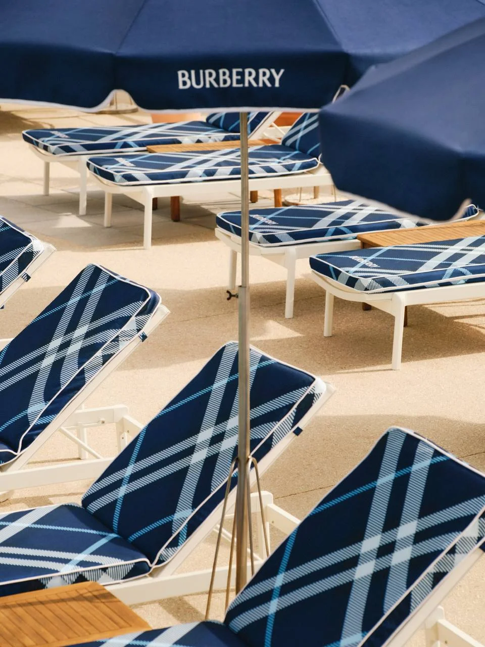 Burberry, барберри, лазурный берег, франция, Hotel Belles Rives, Антиб, Burberry пляжный клуб