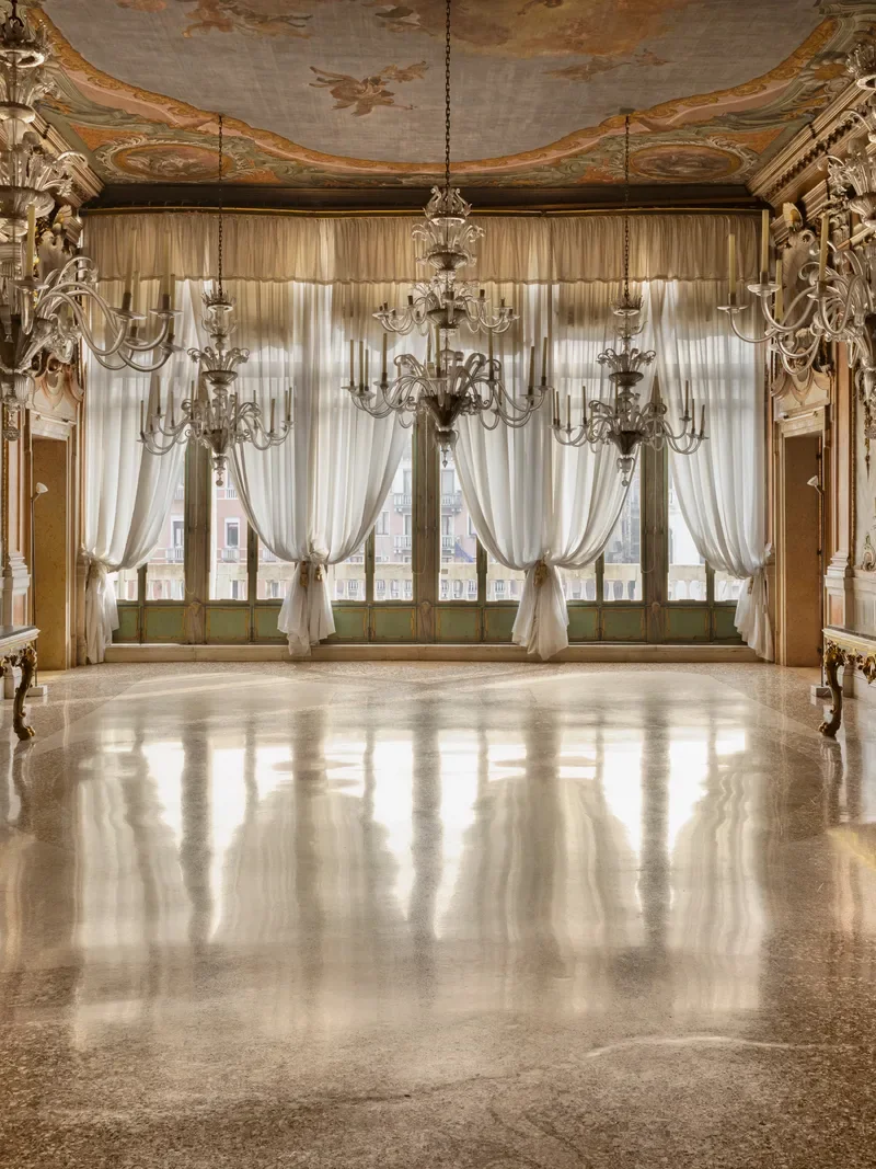 Дрис Ван Нотен, Палаццо Пизани-Моррета, Fondazione Dries Van Noten, The Only True Protest Is Beauty, Герт Брюло, Фил Окс