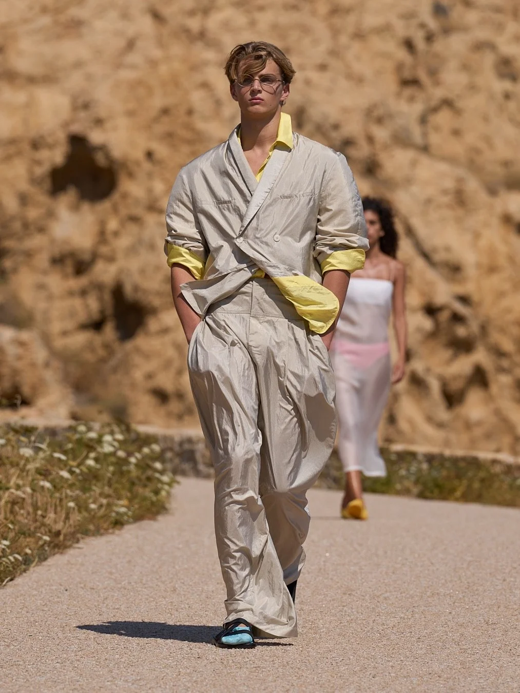 Jacquemus, Jacquemus показ ss27, Симон Порт Жакмюс, Корсика, Phare de la Pietra, жакмюс показ, Jacquemus весна-лето 2027