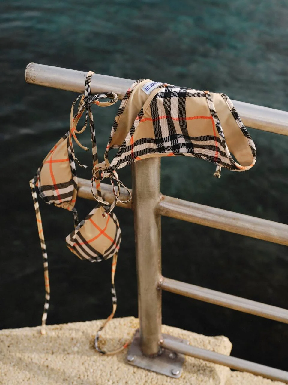 Burberry, барберри, лазурный берег, франция, Hotel Belles Rives, Антиб, Burberry пляжный клуб