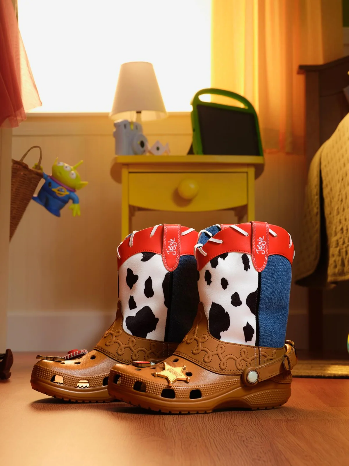 Crocs, «История игрушек 5», кроксы, кроксы дисней, кроксы по истории игрушек, Джесси, Вуди