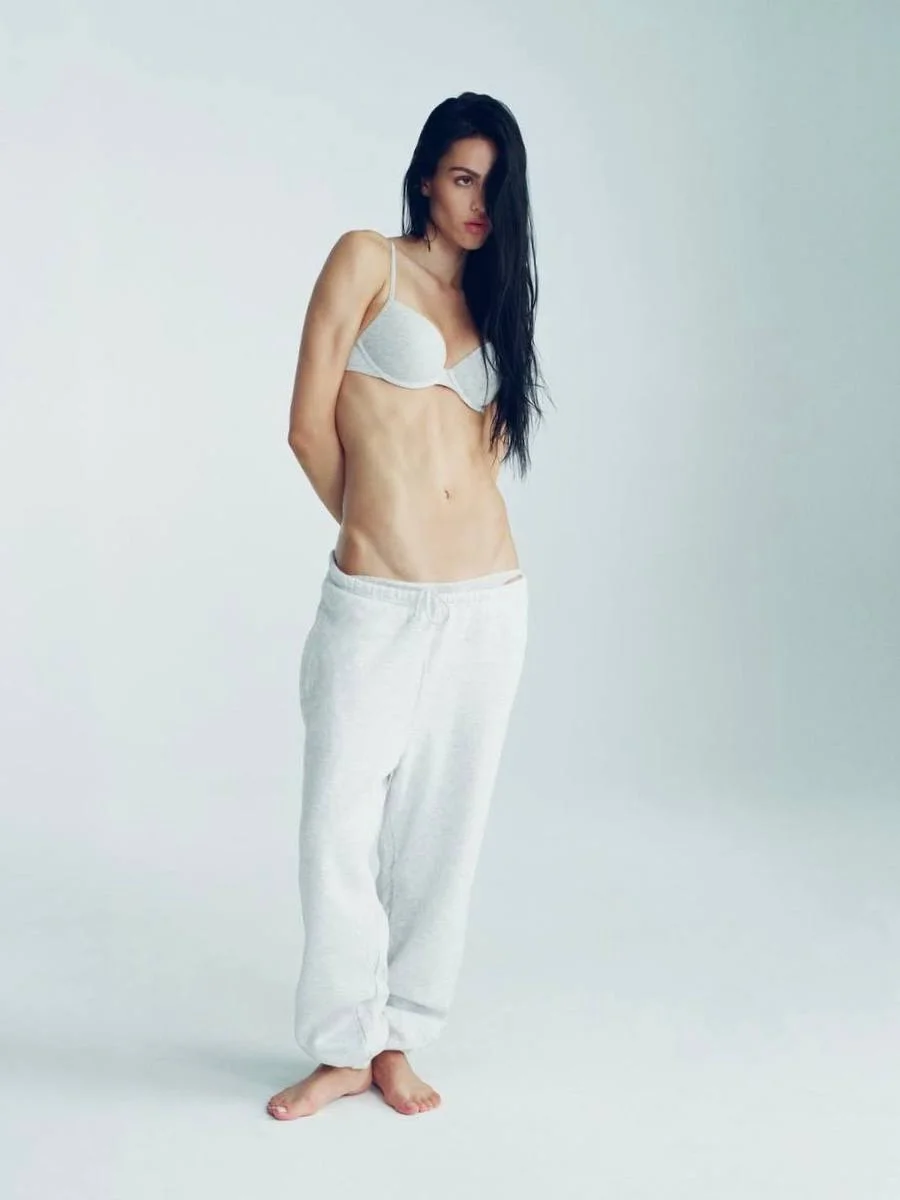 Skims, скимс, Skims белье, Ким Кардашьян, Амалия Грэй, Ultimate T-Shirt Bra