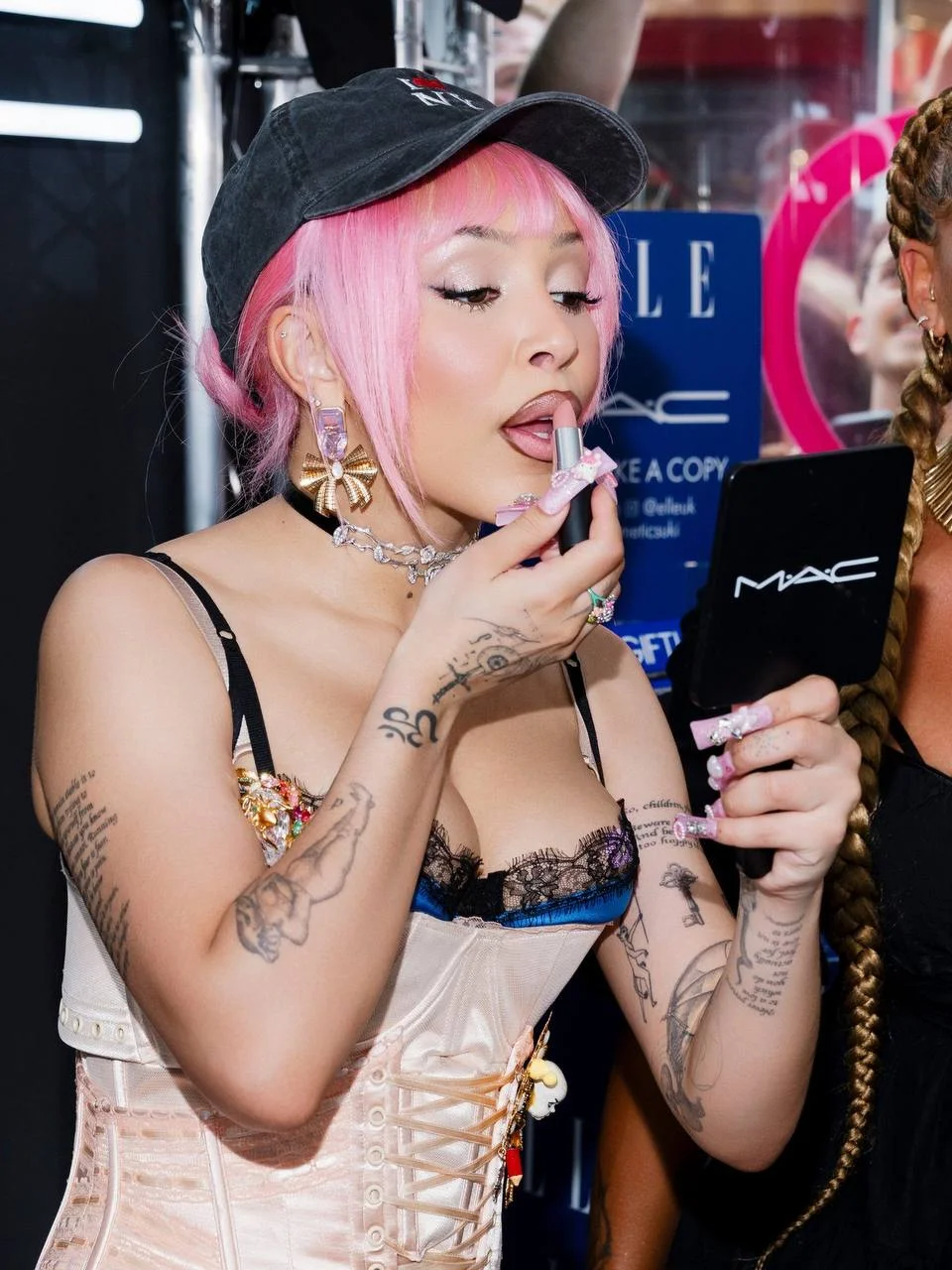 Doja Cat, MAC Cosmetics, доджа кэт, Doja Cat лип комбо, Doja Cat тур, Tour Ma Vie, косметика мак