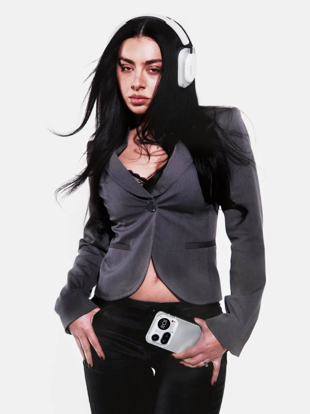 Nothing, Charli XCX, чарли хсх, телефоны Nothing, наушники Nothing, чарли хсх новый альбом
