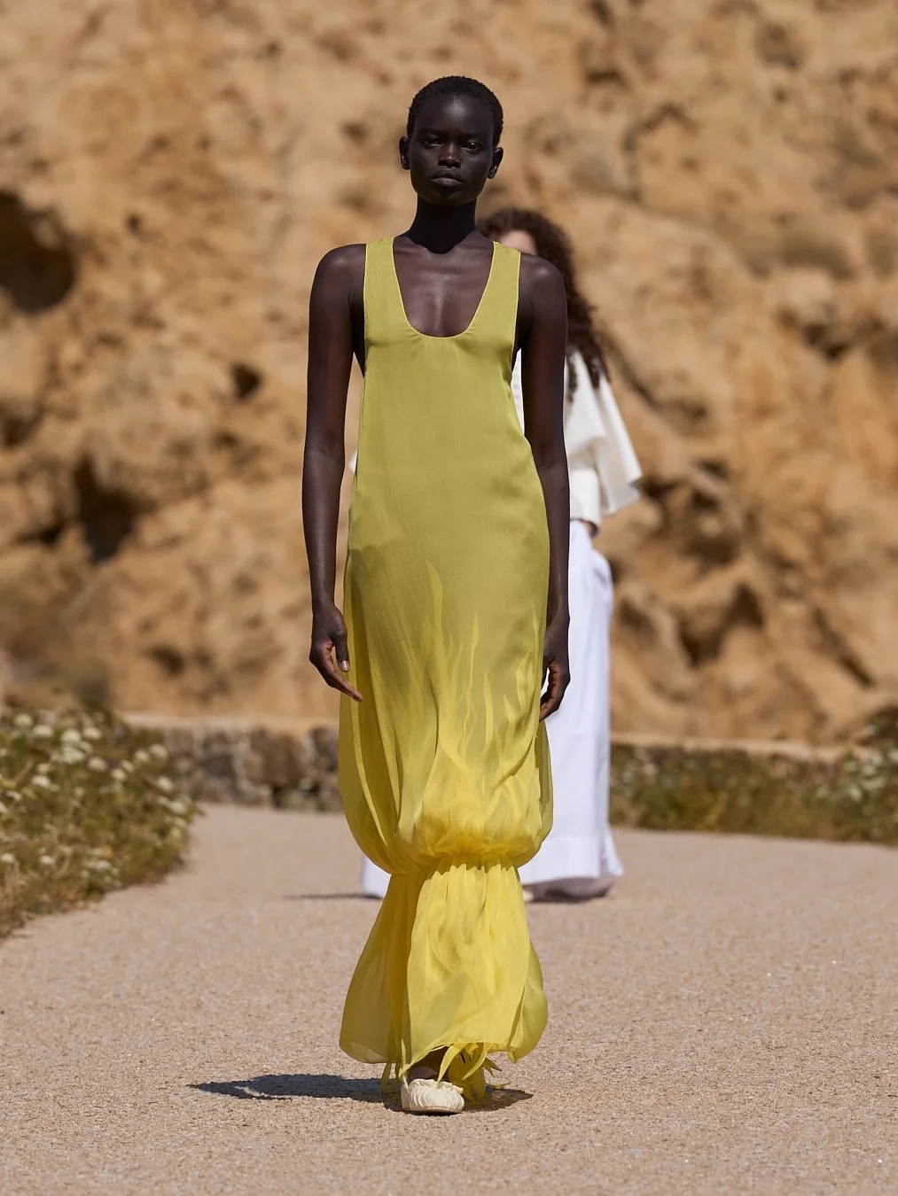 Jacquemus, Jacquemus показ ss27, Симон Порт Жакмюс, Корсика, Phare de la Pietra, жакмюс показ, Jacquemus весна-лето 2027