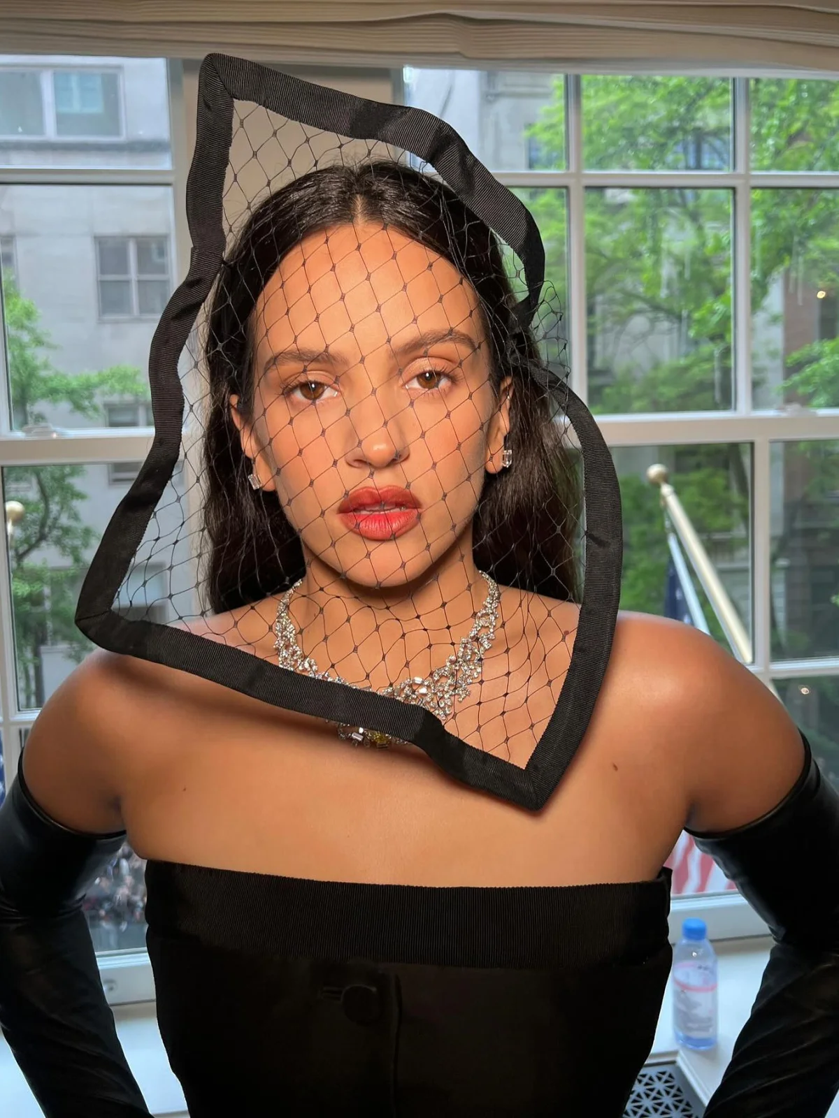 Розалия при подготовке к Met Gala 2024