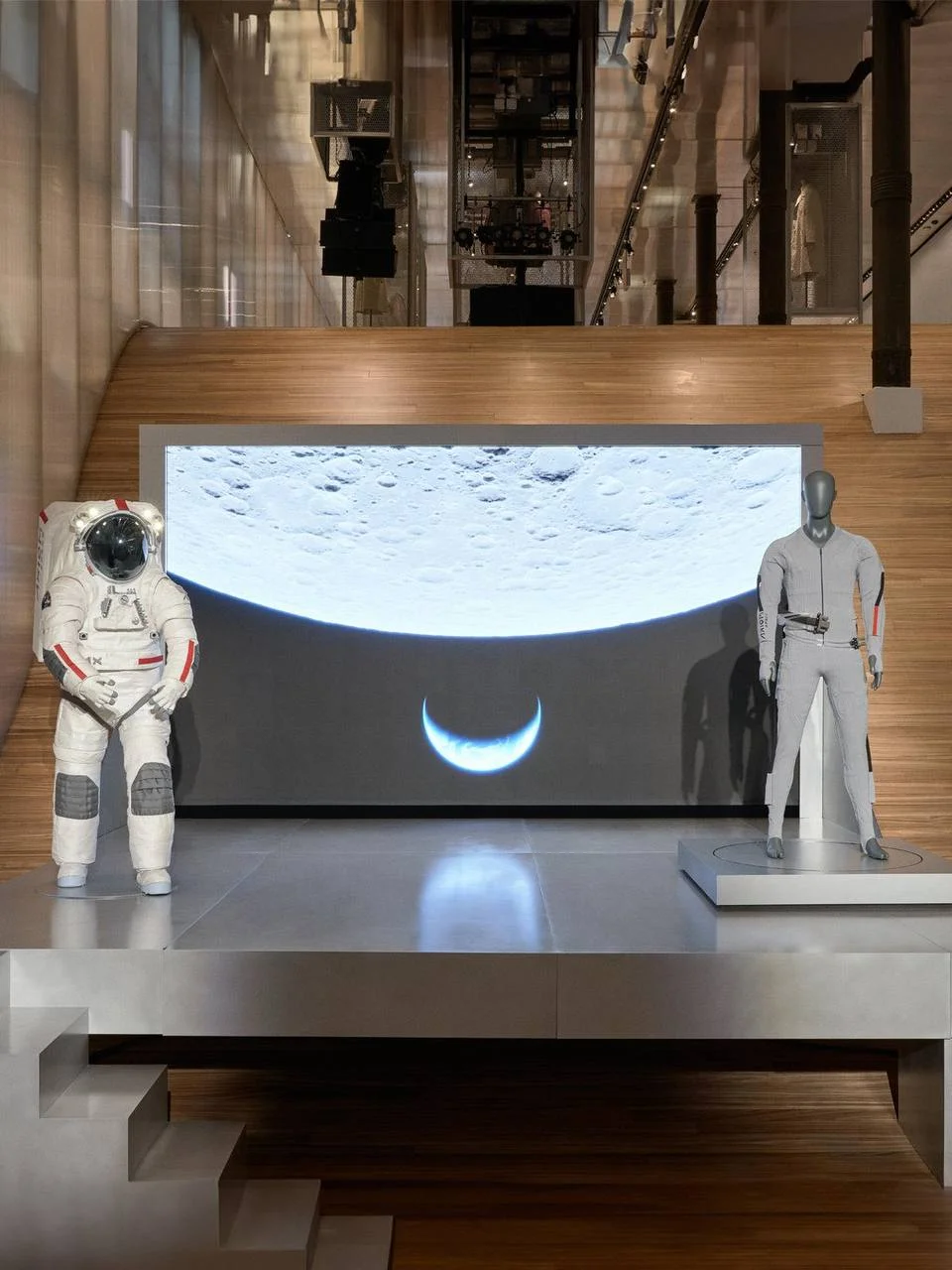 Prada, прада, Axiom Space, NASA, NASA Artemis, артемида, наса, костюм для астронавтов