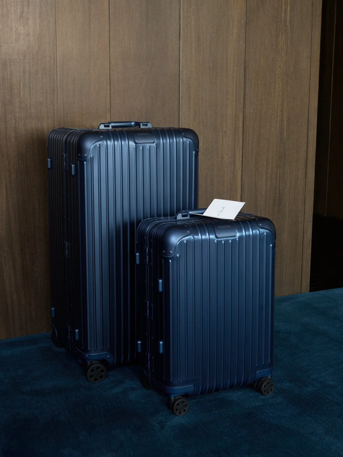 RIMOWA, римова чемоданы, чемоданы купить, Ink Blue, темно-синий чемодан, Сидни Леммон