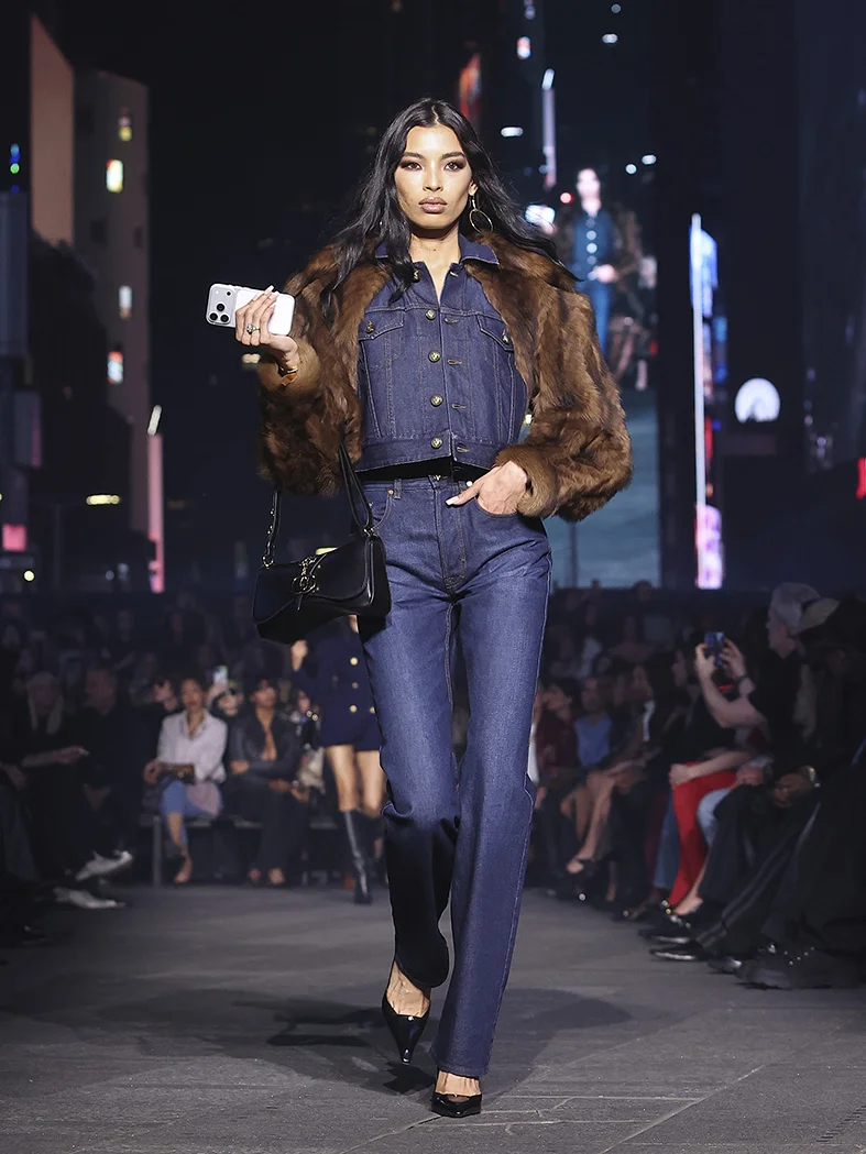 Gucci, GucciCore, гуччи круизная коллекция, Алекс Консани, Анок Яй, Габбриэтт, Эмили Ратаковски, Пэрис Хилтон, Синди Кроуфорд, Демна Гвасалия, Таймс-Сквер