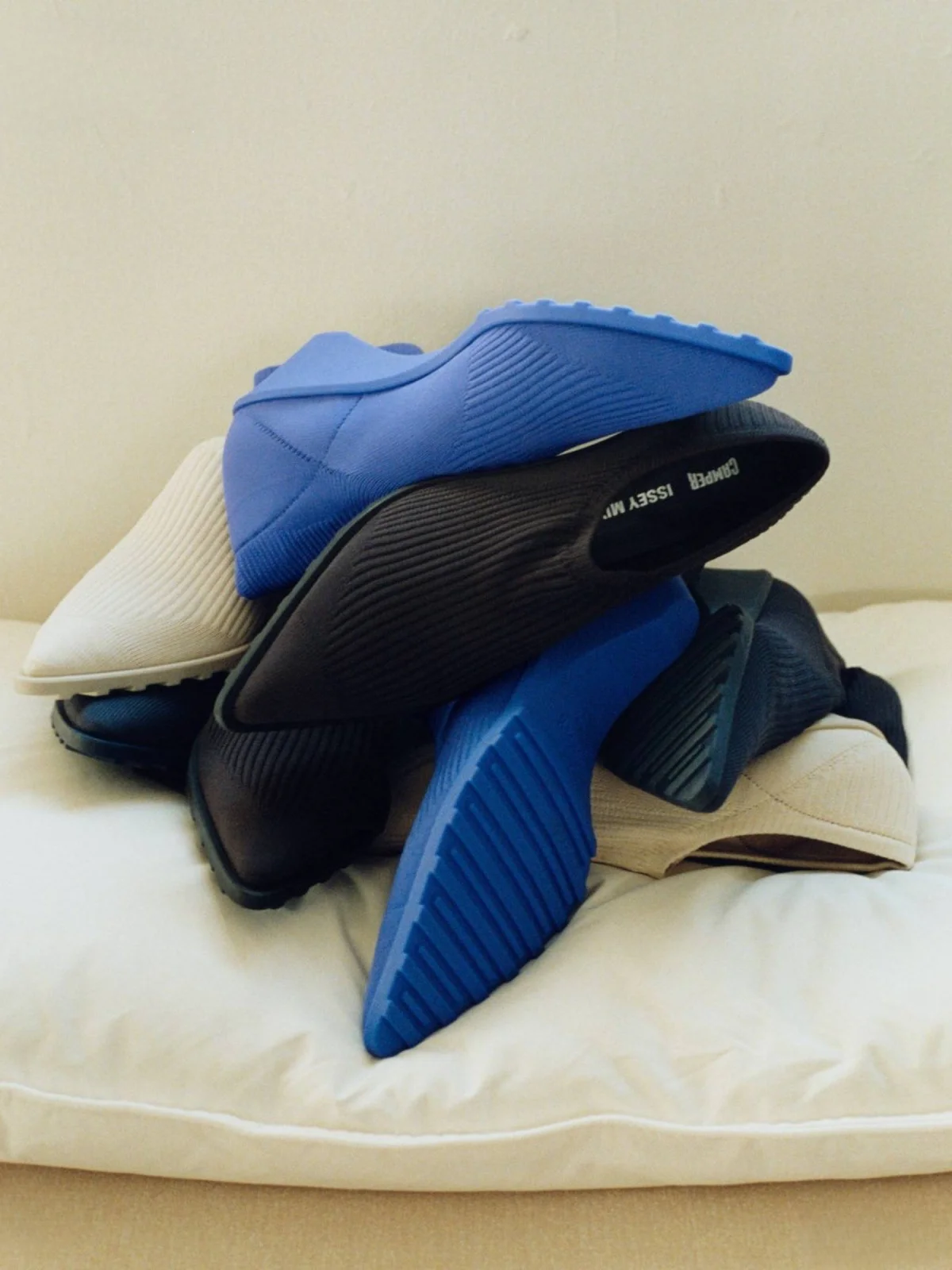 Camper, Issey Miyake, кемпер, Иссей Мияке, Сатоши Кондо, туфли-носки, коллаборация