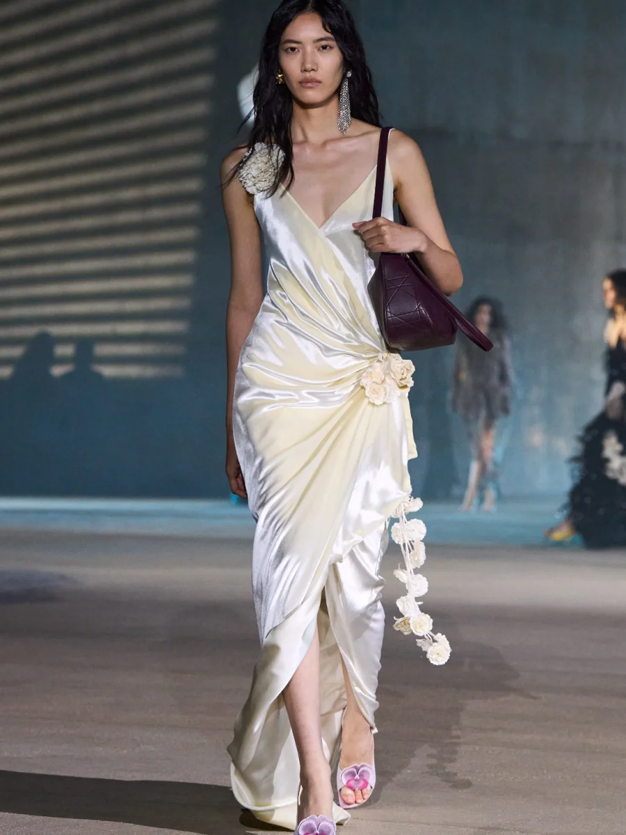Dior Cruise, диор круизная коллекция, Джонатан Андерсон, Сабрина Карпентер, Джису, Аня Тейлор-Джой, Майли Сайрус, Лос-Анджелес, Голливуд