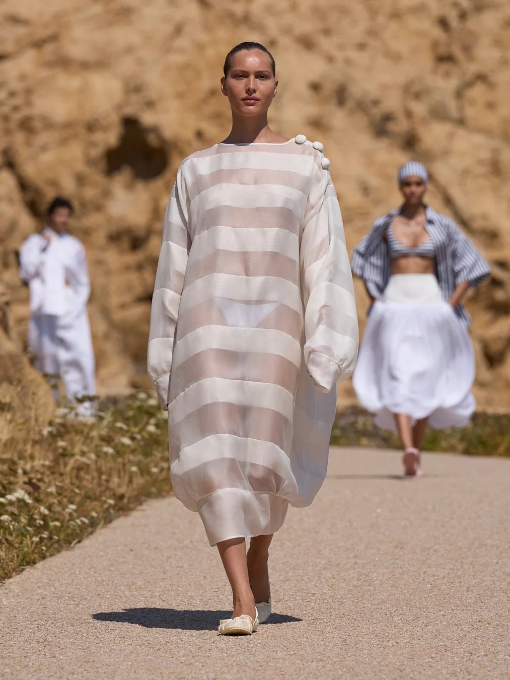 Jacquemus, Jacquemus показ ss27, Симон Порт Жакмюс, Корсика, Phare de la Pietra, жакмюс показ, Jacquemus весна-лето 2027