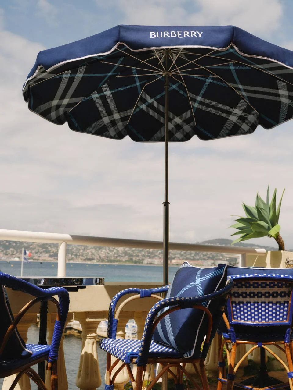 Burberry, барберри, лазурный берег, франция, Hotel Belles Rives, Антиб, Burberry пляжный клуб