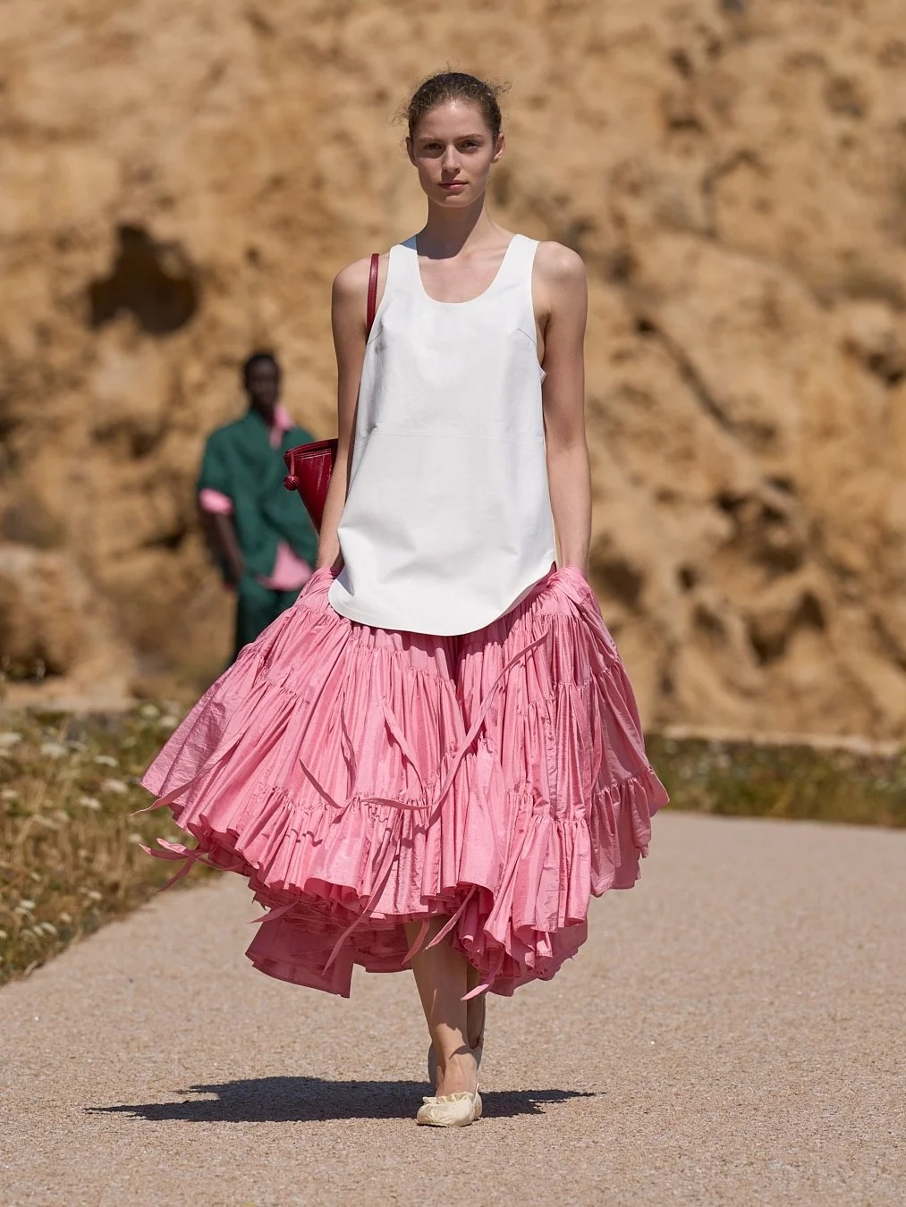 Jacquemus, Jacquemus показ ss27, Симон Порт Жакмюс, Корсика, Phare de la Pietra, жакмюс показ, Jacquemus весна-лето 2027