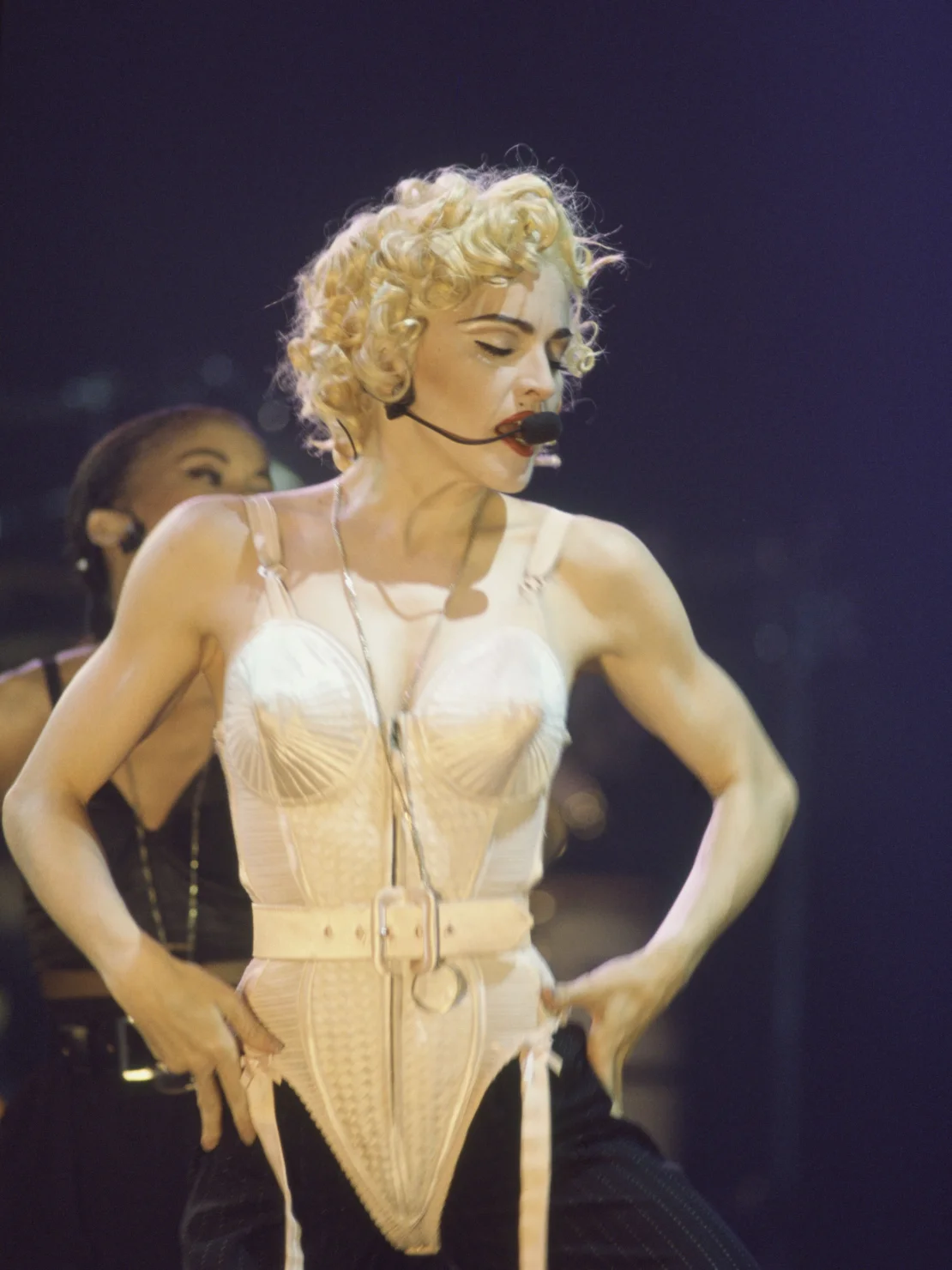 Мадонна на концерте в туре Blond Ambition