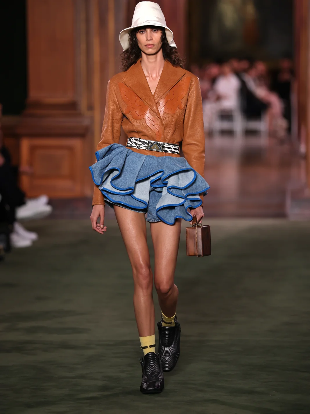 Louis Vuitton Cruise 2027, луи виттон круизная коллекция, Louis Vuitton показ, луи виттон показ, Николя Жескьер, Зендея, Энн Хэтэуэй, Кейт Бланшетт