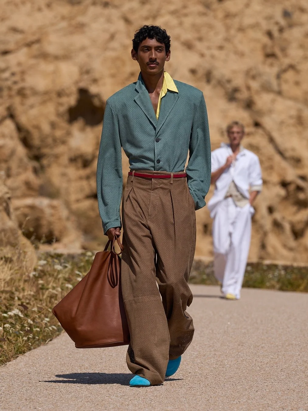 Jacquemus, Jacquemus показ ss27, Симон Порт Жакмюс, Корсика, Phare de la Pietra, жакмюс показ, Jacquemus весна-лето 2027