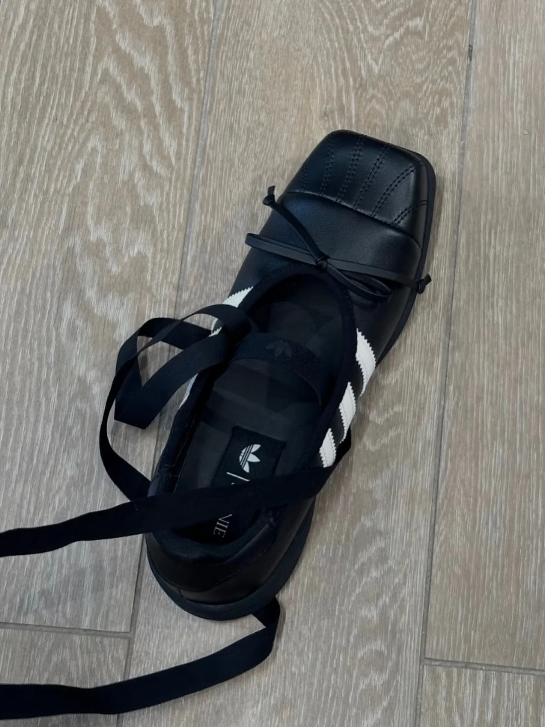 дженни блэкпинк blackpink кпоп кей поп к-поп адидас adidas originals superstar новая коллекция кампейн кроссовки балеткор балетная эстетика