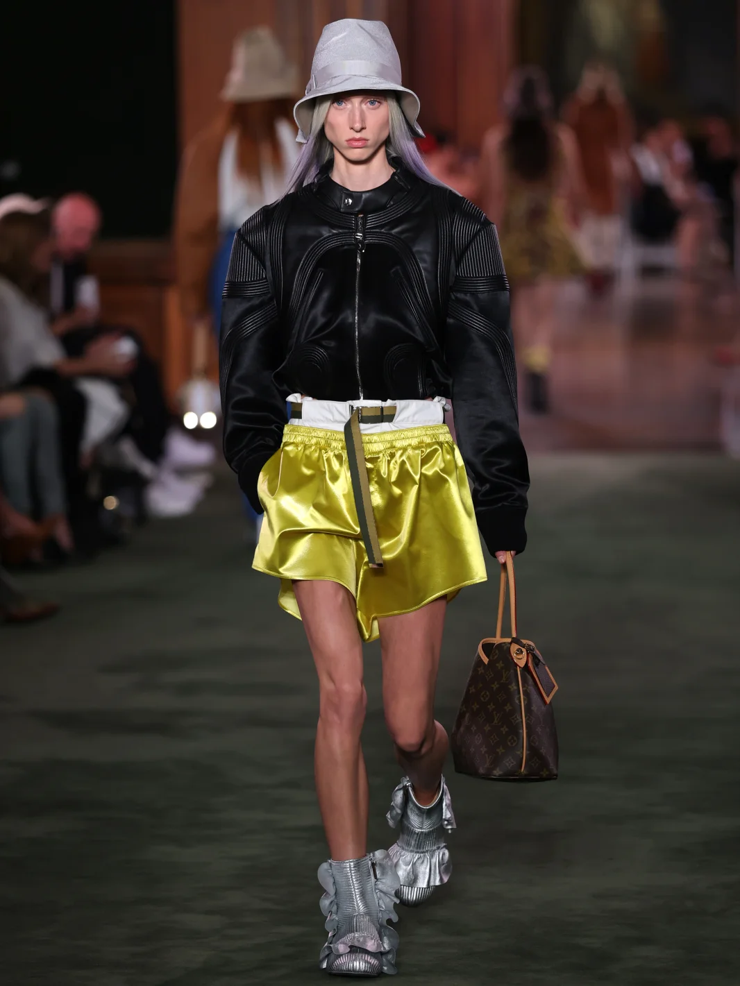 Louis Vuitton Cruise 2027, луи виттон круизная коллекция, Louis Vuitton показ, луи виттон показ, Николя Жескьер, Зендея, Энн Хэтэуэй, Кейт Бланшетт