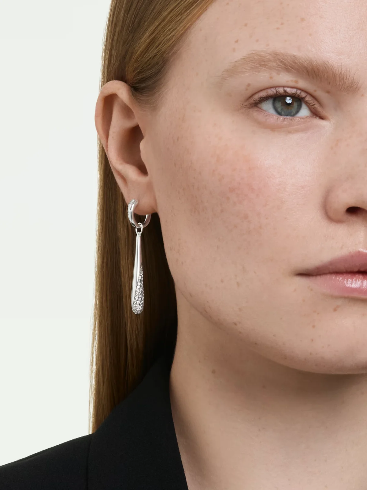 ариана гранде последние новости 2026 новая коллекция swarovski ювелирные украшения колье кулоны браслеты серьги кольца золото серебро