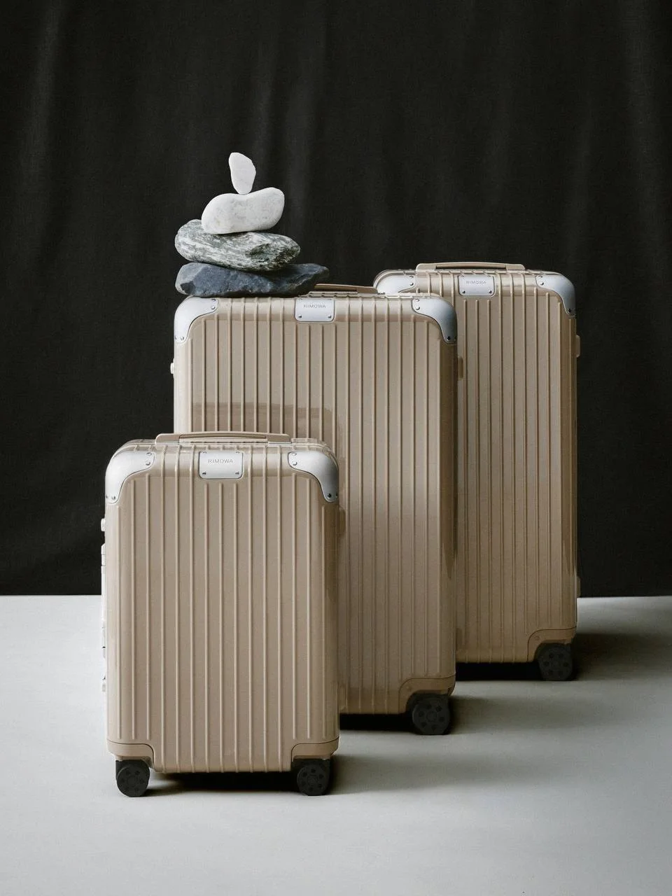 RIMOWA, римова, чемоданы, чемоданы из алюминия, аксессуары для путешествий, Gloss Stone Beige