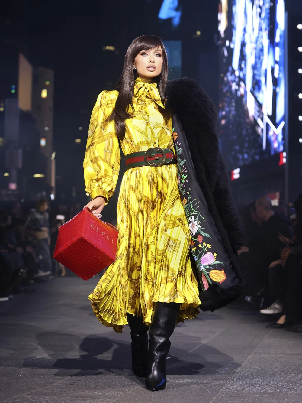 Gucci, GucciCore, гуччи круизная коллекция, Алекс Консани, Анок Яй, Габбриэтт, Эмили Ратаковски, Пэрис Хилтон, Синди Кроуфорд, Демна Гвасалия, Таймс-Сквер