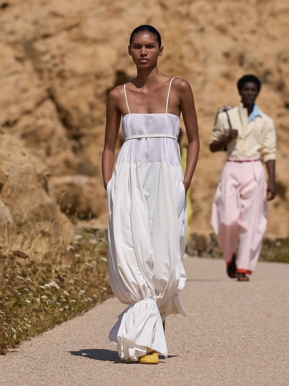 Jacquemus, Jacquemus показ ss27, Симон Порт Жакмюс, Корсика, Phare de la Pietra, жакмюс показ, Jacquemus весна-лето 2027