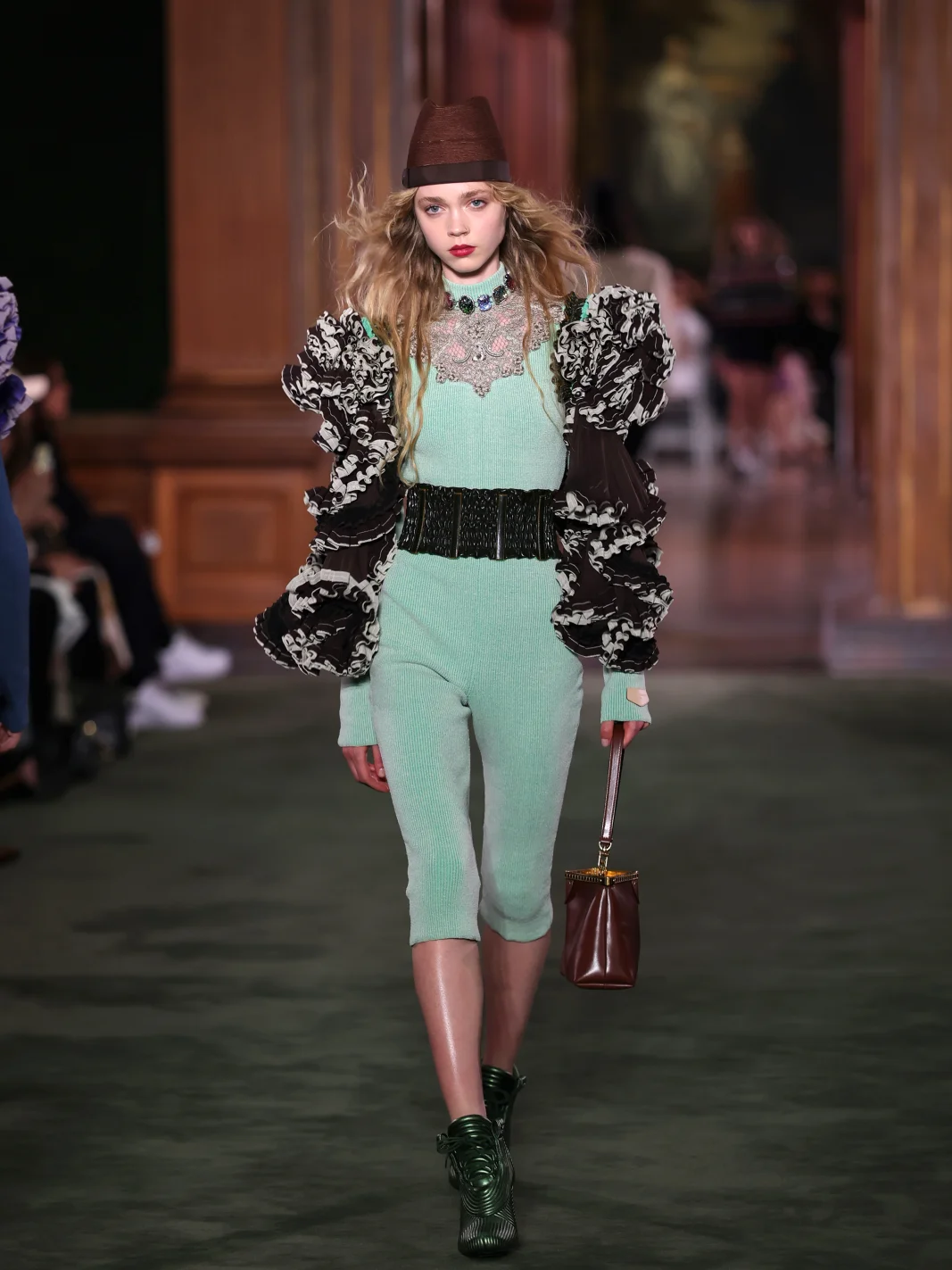 Louis Vuitton Cruise 2027, луи виттон круизная коллекция, Louis Vuitton показ, луи виттон показ, Николя Жескьер, Зендея, Энн Хэтэуэй, Кейт Бланшетт
