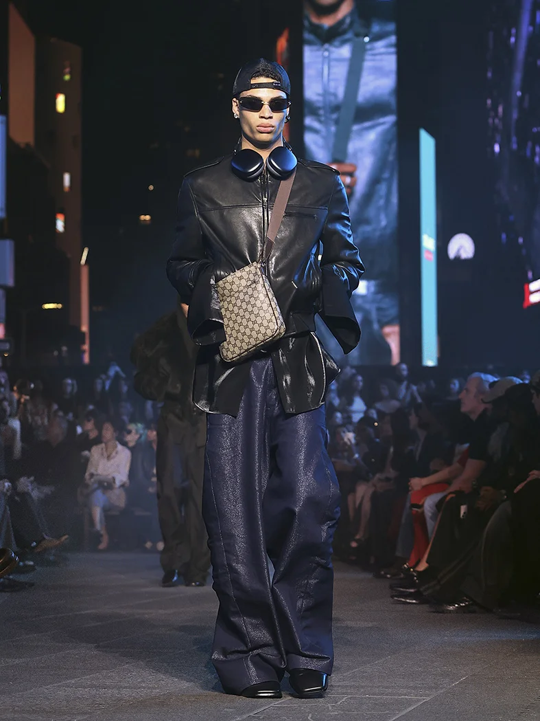 Gucci, GucciCore, гуччи круизная коллекция, Алекс Консани, Анок Яй, Габбриэтт, Эмили Ратаковски, Пэрис Хилтон, Синди Кроуфорд, Демна Гвасалия, Таймс-Сквер