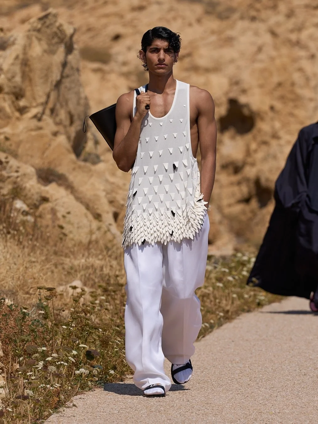 Jacquemus, Jacquemus показ ss27, Симон Порт Жакмюс, Корсика, Phare de la Pietra, жакмюс показ, Jacquemus весна-лето 2027