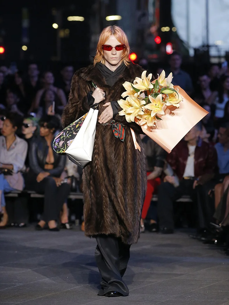 Gucci, GucciCore, гуччи круизная коллекция, Алекс Консани, Анок Яй, Габбриэтт, Эмили Ратаковски, Пэрис Хилтон, Синди Кроуфорд, Демна Гвасалия, Таймс-Сквер