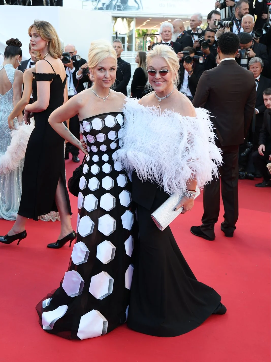 Юлия и Дарья Янины в Yanina Couture