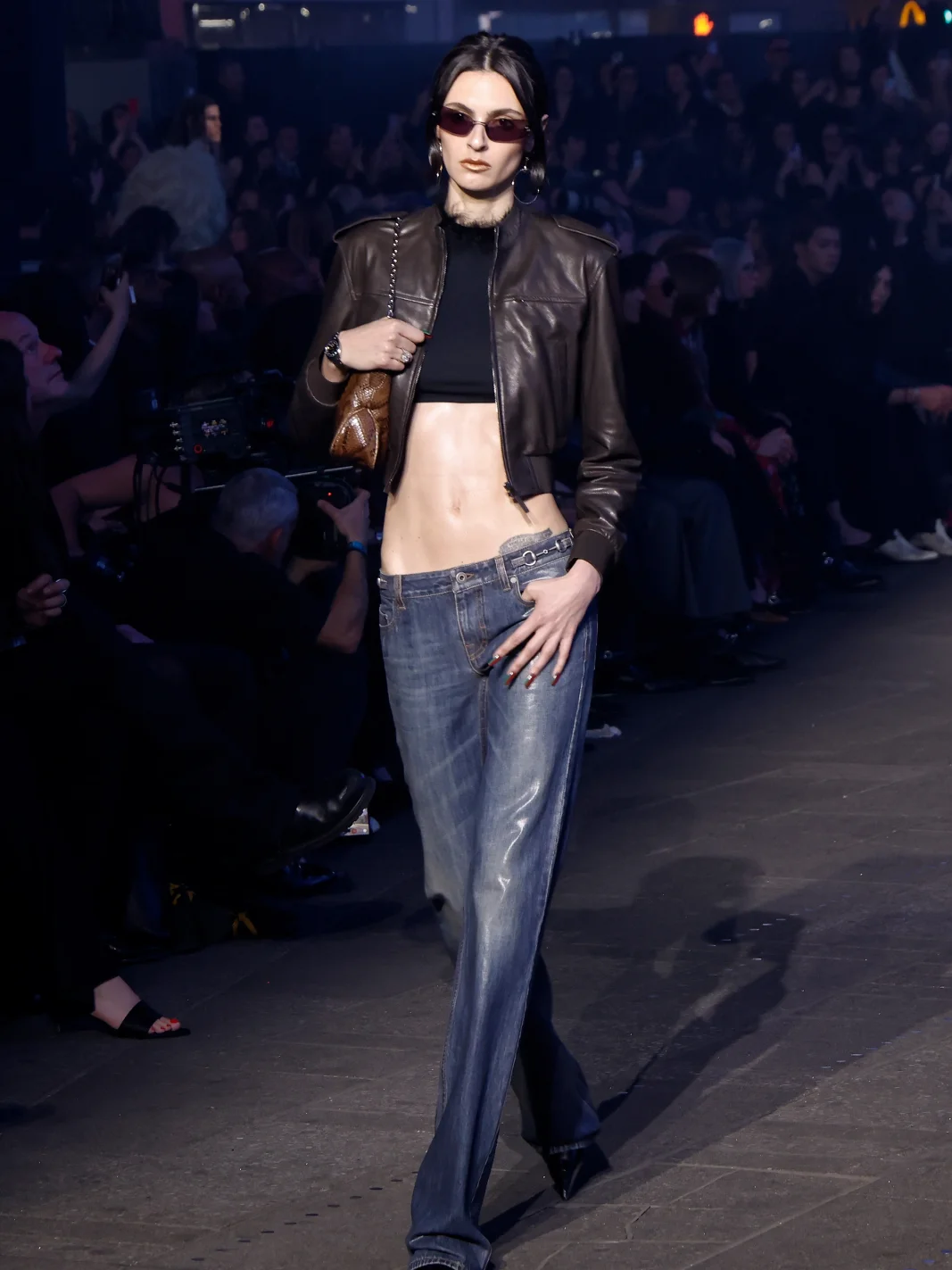 Gucci, GucciCore, гуччи круизная коллекция, Алекс Консани, Анок Яй, Габбриэтт, Эмили Ратаковски, Пэрис Хилтон, Синди Кроуфорд, Демна Гвасалия, Таймс-Сквер