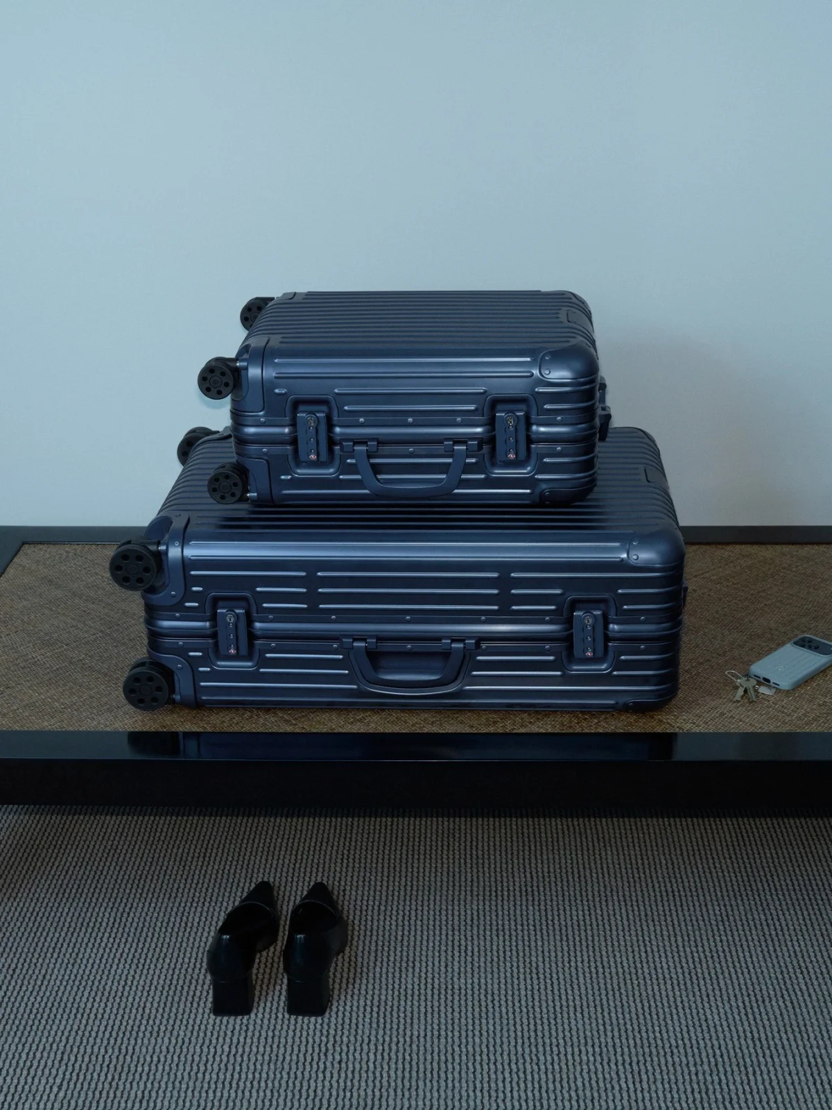 RIMOWA, римова чемоданы, чемоданы купить, Ink Blue, темно-синий чемодан, Сидни Леммон