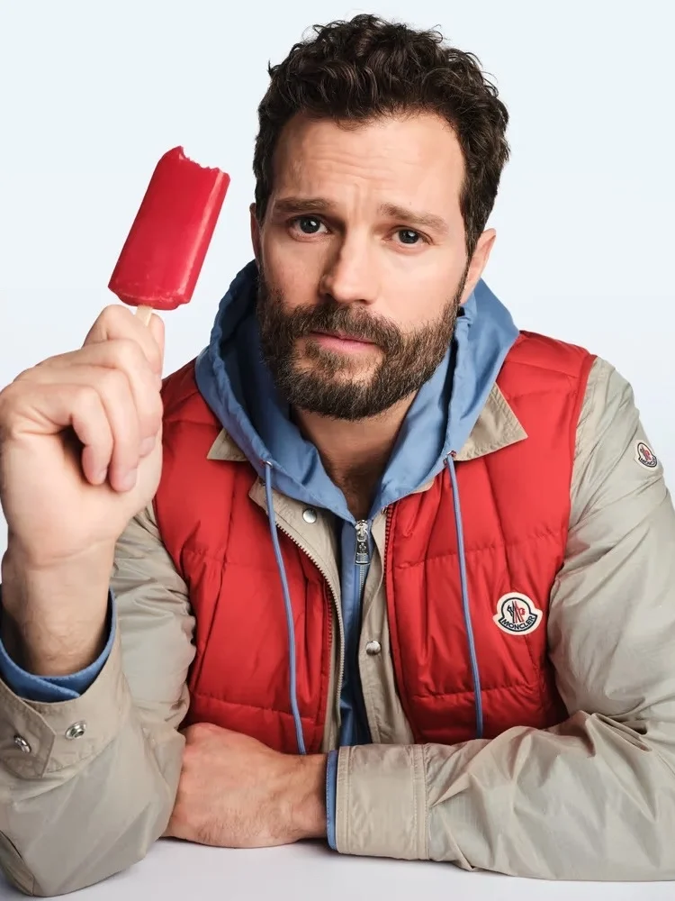 Джейми Дорнан в Moncler