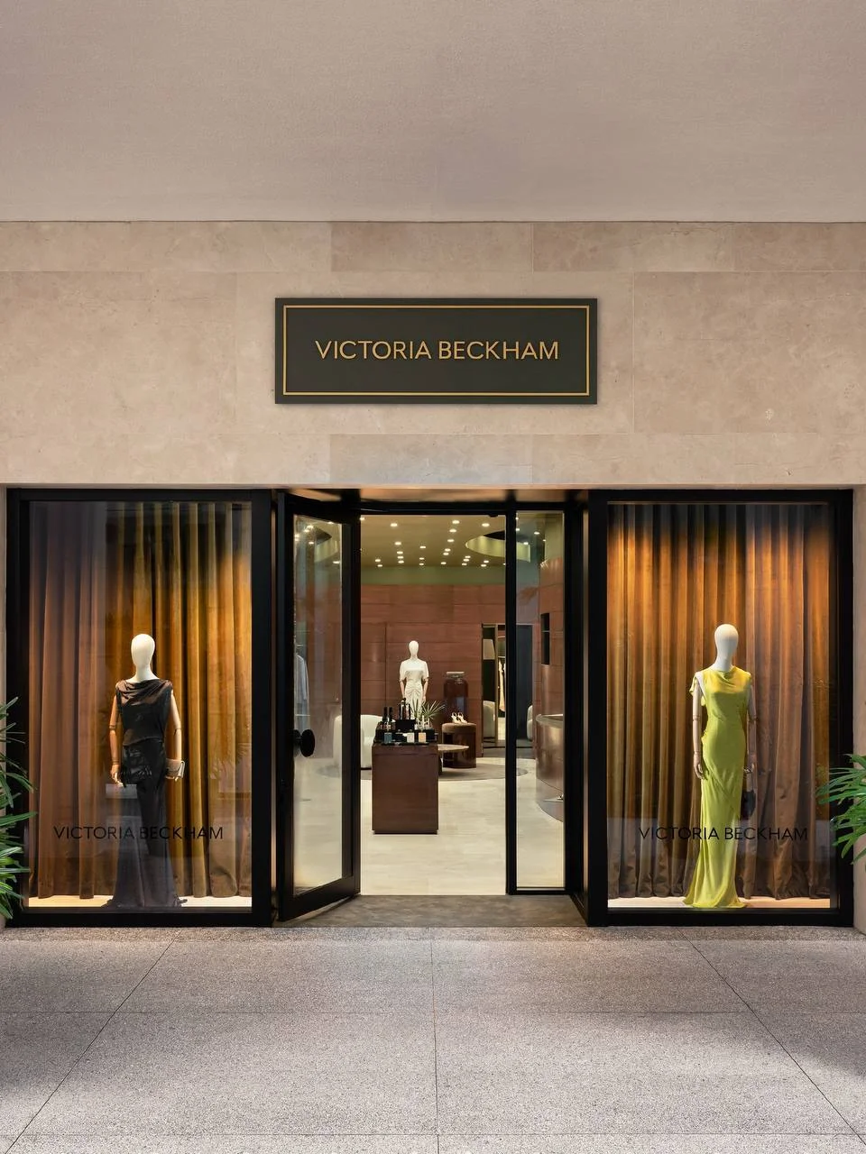 Victoria Beckham, Виктория Бекхэм, Victoria Beckham бутики, Victoria Beckham США, Victoria Beckham магазин в америке