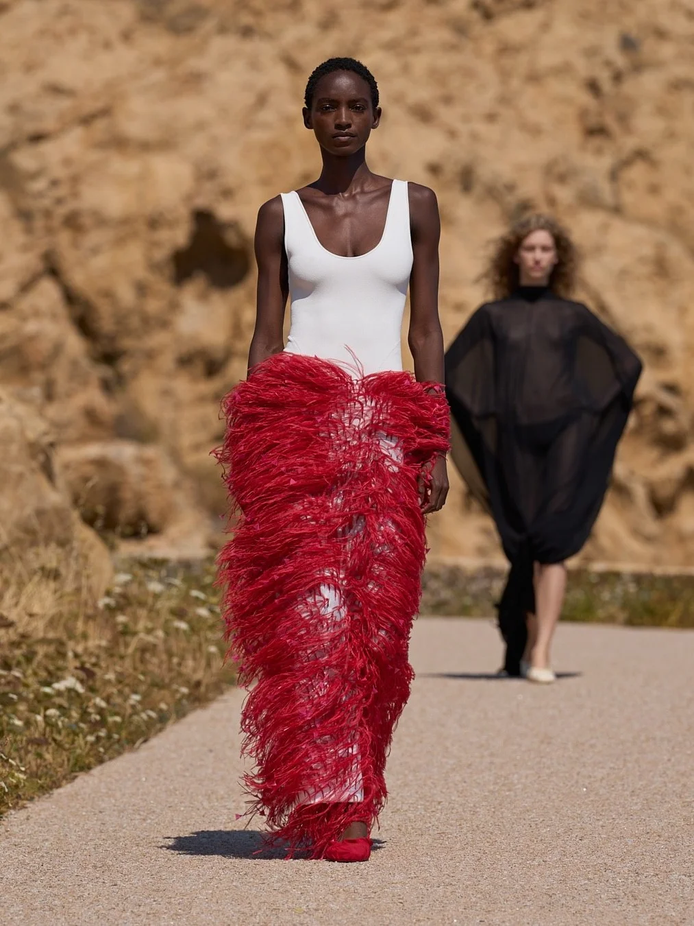 Jacquemus, Jacquemus показ ss27, Симон Порт Жакмюс, Корсика, Phare de la Pietra, жакмюс показ, Jacquemus весна-лето 2027