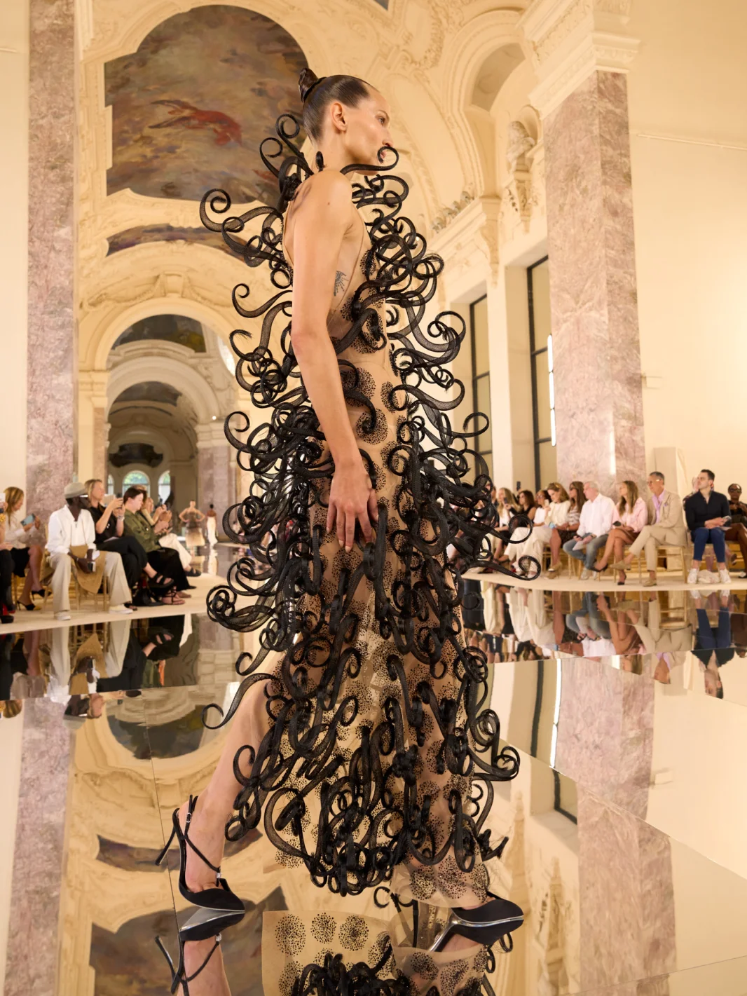 Schiaparelli, Скиапарелли, Schiaparelli показ, Schiaparelli кутюр fw26, Дэниел Роузберри