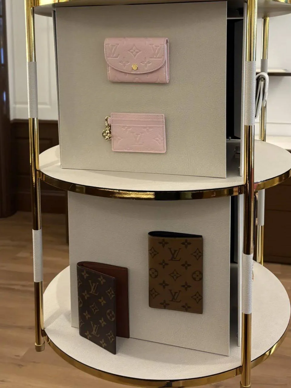 Louis Vuitton, луи виттон, Louis Vuitton бутики, Louis Vuitton поп ап, Louis Vuitton лондон, Keepall, Alma, Noe, Speedy