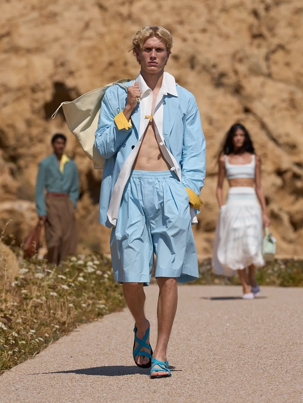Jacquemus, Jacquemus показ ss27, Симон Порт Жакмюс, Корсика, Phare de la Pietra, жакмюс показ, Jacquemus весна-лето 2027