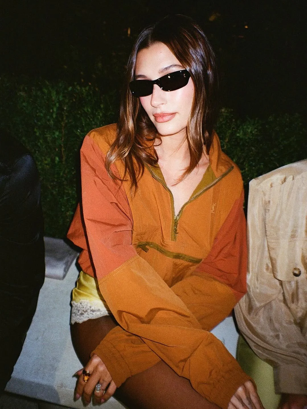 Хейли Бибер на показе Saint Laurent SS 2026