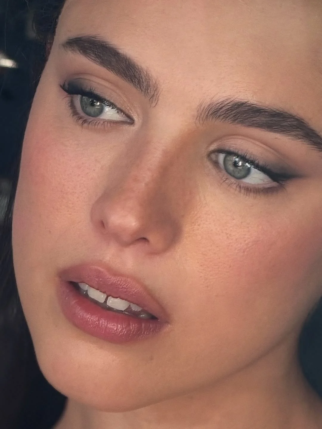 макияж губ halo lips