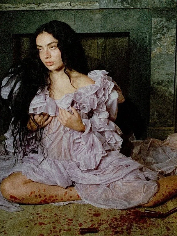 Charli xcx, чарли хсх, Charli xcx новый альбом, чарли хсх песни, брат, brat, грозовой перевал