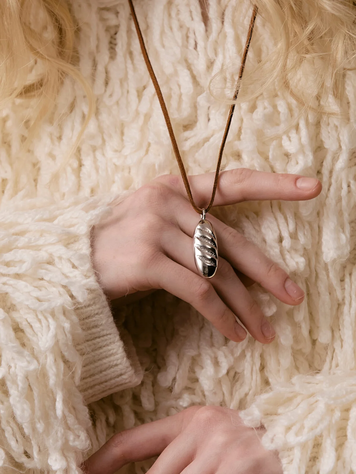 rassvet detail, рассвет детейл, rassvet detail украшения, rassvet detail подвески, фонд «Дари еду», фонд «Дари искусство», Эмма Шлейгер