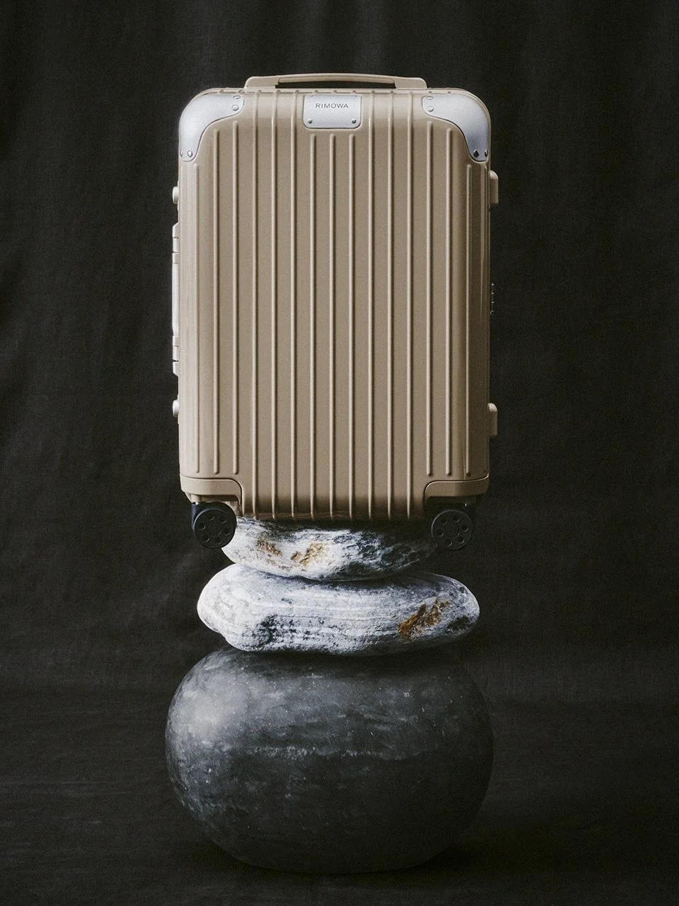 RIMOWA, римова, чемоданы, чемоданы из алюминия, аксессуары для путешествий, Gloss Stone Beige