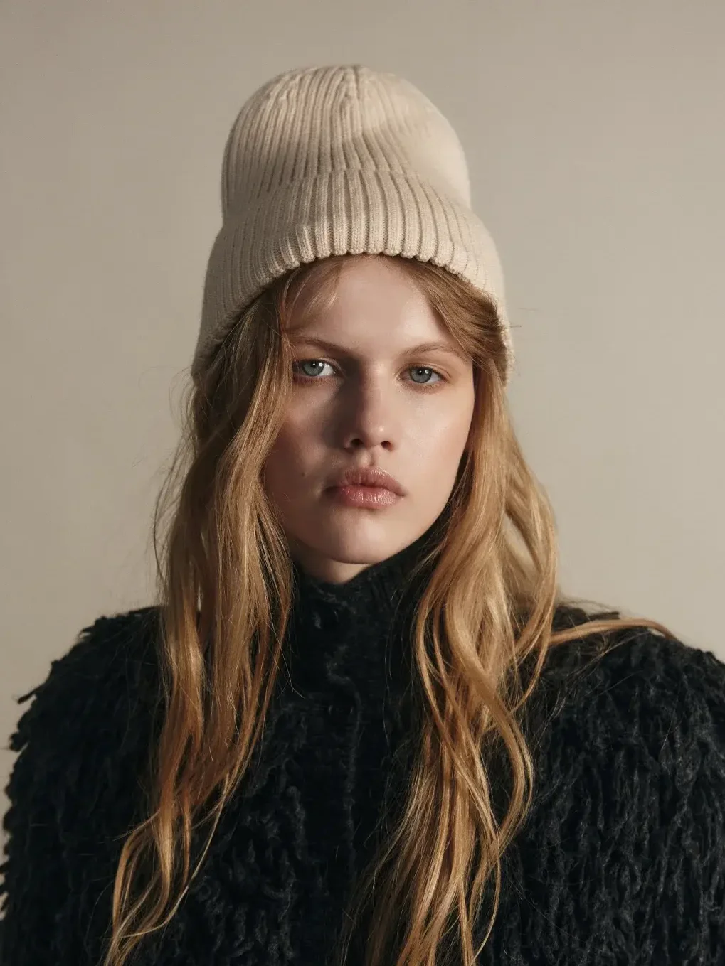 шапка бежевая зима